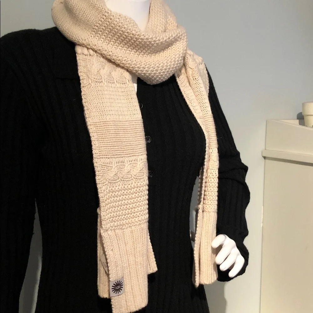 Ugg Cable Scarf - Picture 3 of 3